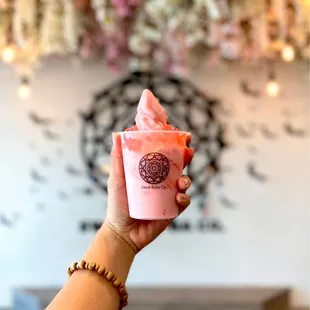 Strawberry Yogurt w/Strawberry Jelly &amp; Crystal Boba