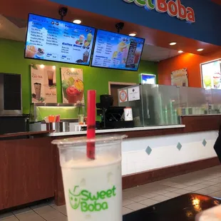 Almond coconut smoothie with boba!