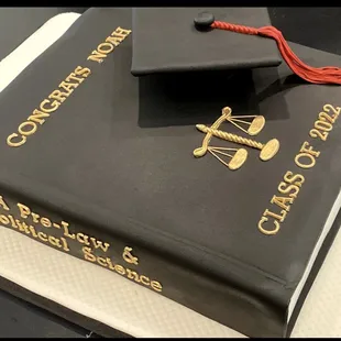 a graduation cake