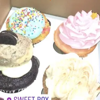 Chef's Selection of our Rotating Cupcakes - Multi Box