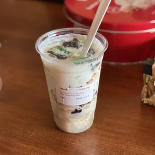 Cold tofu with grass jelly