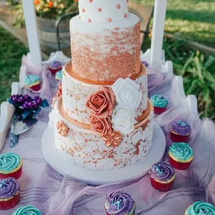 Our stunning wedding cake!