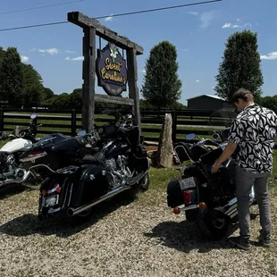Parking lot in front of the restaurant