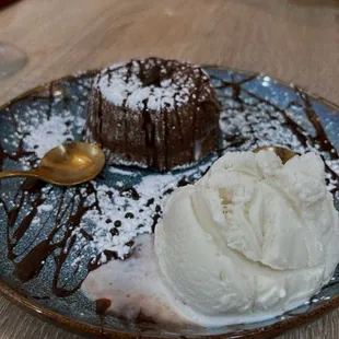 Lava Flouless Chocolate Cake With Ice Cream