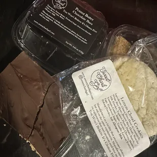 a close up of a cookie