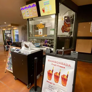 Kiosk outside of Marshall's (Nov 2022)