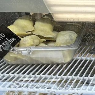 Look how full she makes these.  These are really nice.  Her dough isnt too thick. Omg, yes please!