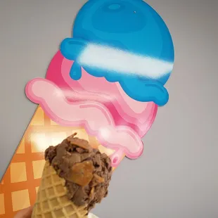 a hand holding an ice cream cone