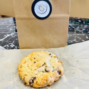 Chocolate Chip Walnut Cookie  - very good!