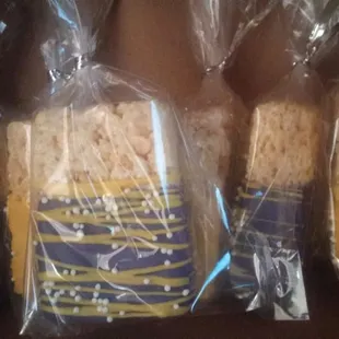 A few are missing. :) Awesome color and perfectly, not overwhelmingly, sweet!