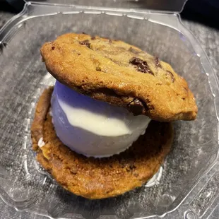 Ice cream sandwich