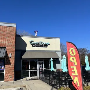 the outside of a restaurant