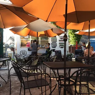 Lovely place to sit and enjoy homemade ice cream!