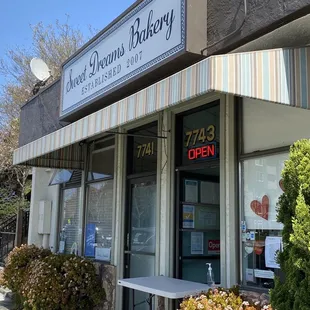 the front of the bakery