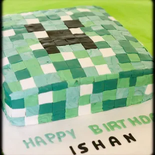 Minecraft creeper cake.. Salted caramel.. Sooooooo good!!!