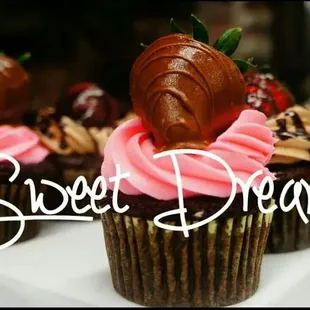 chocolate covered strawberry cupcakes