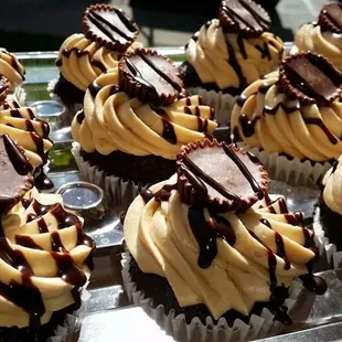 reeses pieces cupcakes