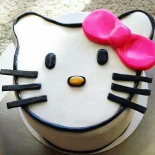 hello kitty fondant cake