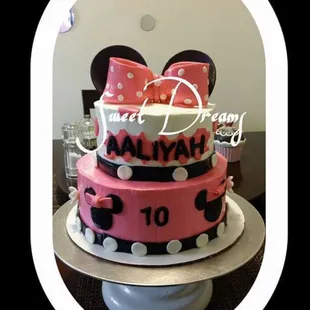 Minnie Mouse cake