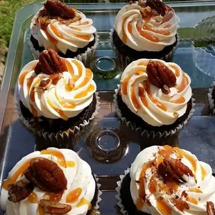 caramel pecan cupcakes