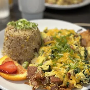 Hawaiian scramble with added spinach and hashbrowns and side of garlic fried rice... YUMMY!!
