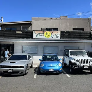 Front of restaurant on Kapahulu Street