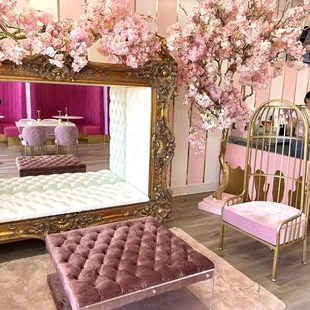 Very cute decor inside :)