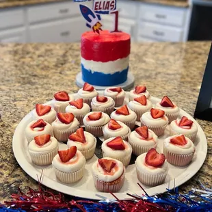 Strawberry Lemonade Cake and Cupcakes