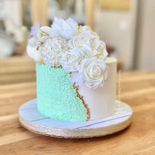 Textured buttercream cake