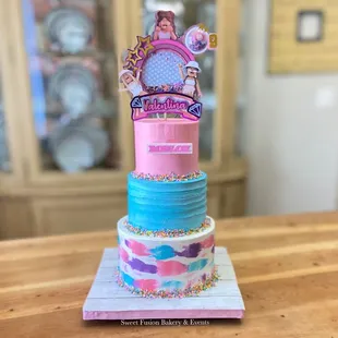 Feminine Roblox themed cake