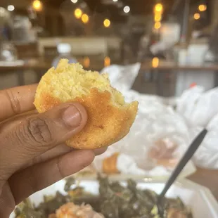 Plenty Hot corn bread!!