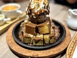 A Buttercup Dessert House