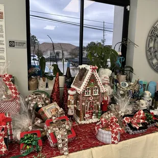 Gingerbread treats are amazing!! Love the Christmas decore. Very warm and inviting!