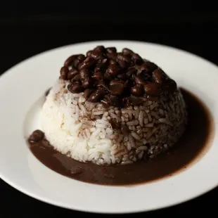 arroz blanco y frijoles negros