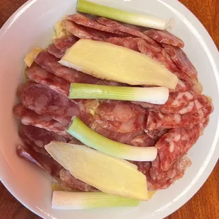 Nanjing sausage with tofu sheet
金陵香肠蒸百叶