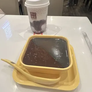 Sesame and Red Bean Soup with Sasame Rice Balls