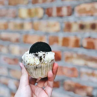 Cookies n Creme Cupcake