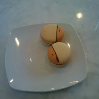 Creme Brulee Macaron