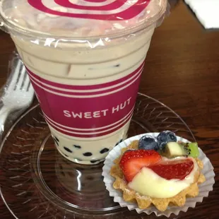 Unsweetened milk tea with honey boba and a small fruit tart ($1.50)