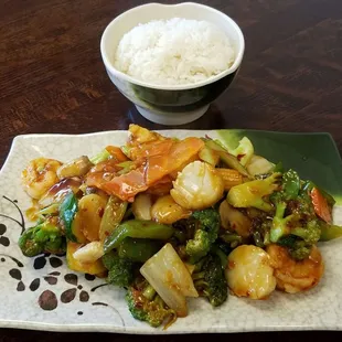 Jumbo shrimp and scallops in garlic sauce