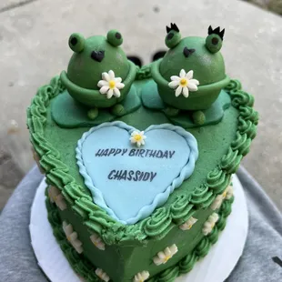 a froggy birthday cake