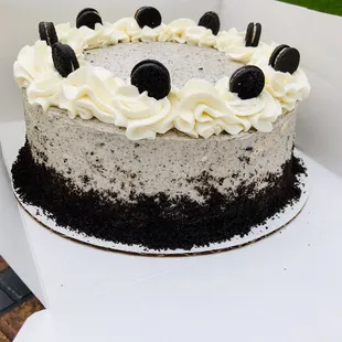 Cookies and Cream specialty cake