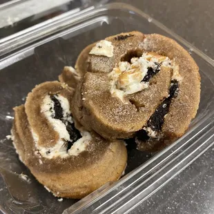 Cookies and cream mochi roll