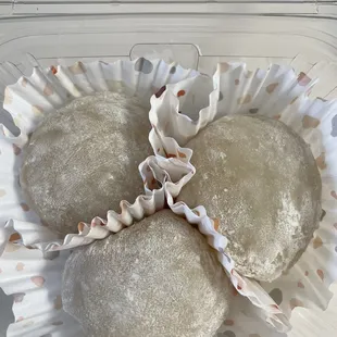 Mochi stuffed w chantilly