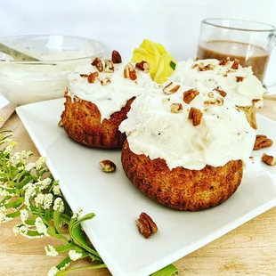 Mini banana cake with cream cheese frosting