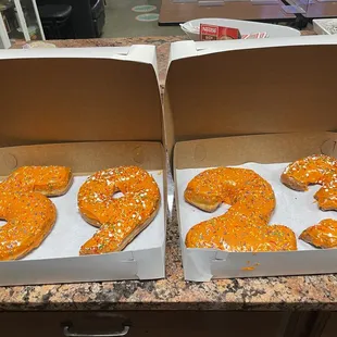 Yes, These donuts taste delicious. Made fresh. Order ahead. Shhh. A Farmington secret. Thanks