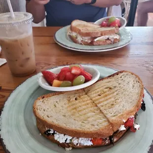 Tomato Basil Grilled Cheese Sandwich