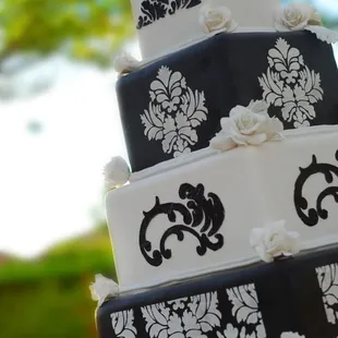 a black and white wedding cake