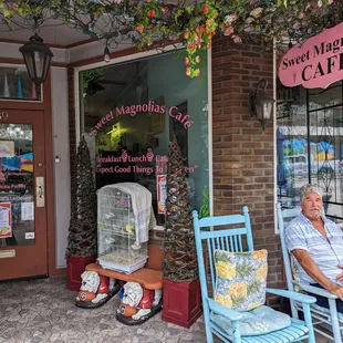 Sweet Magnolias Cafe . . .great place!