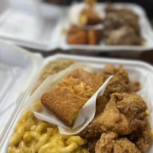 Fried chicken wings mac&amp;cheese dirty rice